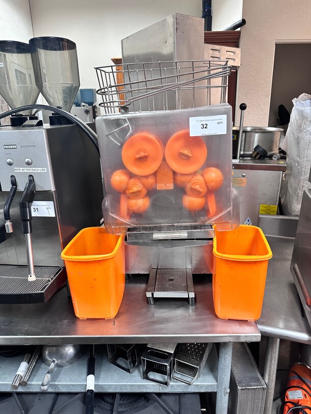 Certified Working! Commercial Speed Up High Capacity Countertop Automatic Feed Juicer - 40 Fruits / Minute 115 Volt  - Image 1 of 7