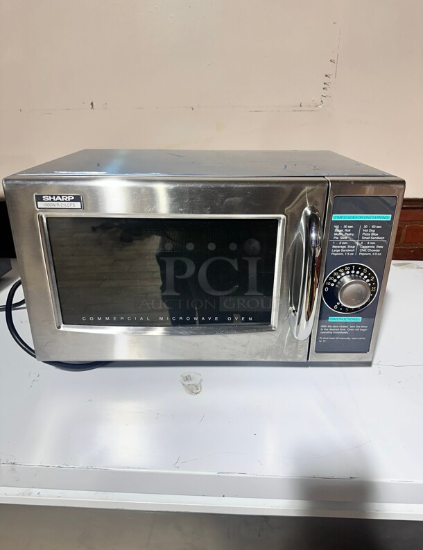 Late Model Sharp R-21LCFS 1000w Commercial Microwave w/ Dial Control, 120v Working