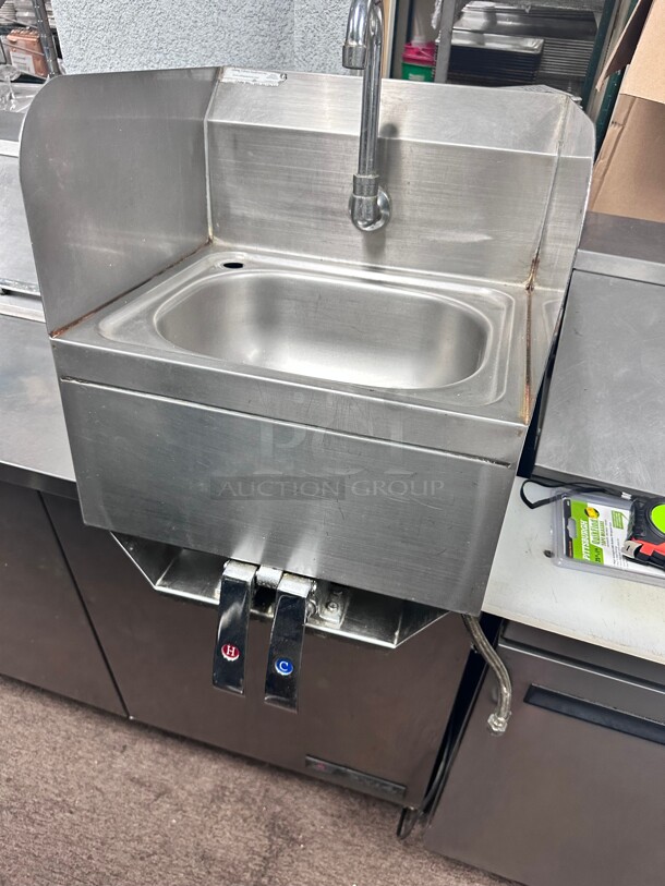 Working! Atlanta HS1615K-SS Wall Mount S/S Hand Sink w/Knee Pedal 15.25 x 15.75 x 19 with Splash

 - Image 5 of 7