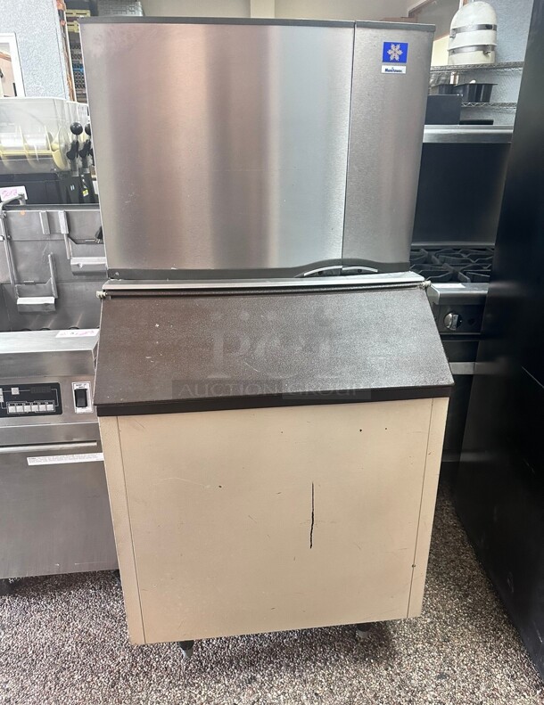 Working Manitowoc SY-0504A Air cooled ice maker 115 Volt With Ice Bin  - Image 1 of 9