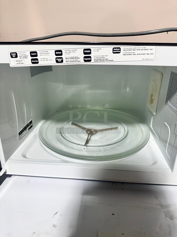 Late Model GE  1000 Watt Medium Duty Commercial Microwave Oven, 120V Working - Image 4 of 6