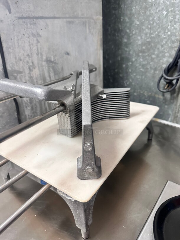 Excellent Condition Lincoln 0643N Tomato Slicer 3/16 - Image 2 of 11