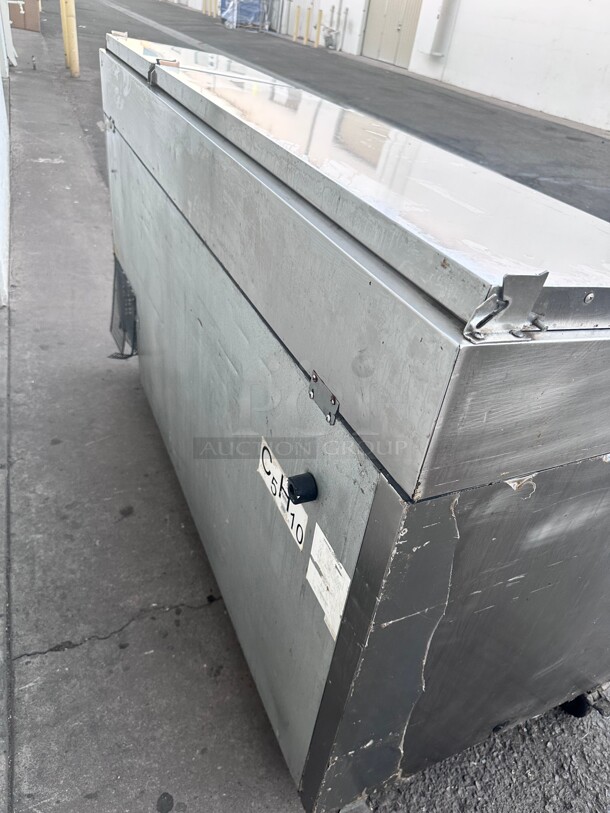 Certified Working! Supera  67 inch Double Section Refrigerated Pizza Prep Table Stainless interior & exterior NSF 115 Volt - Image 4 of 6