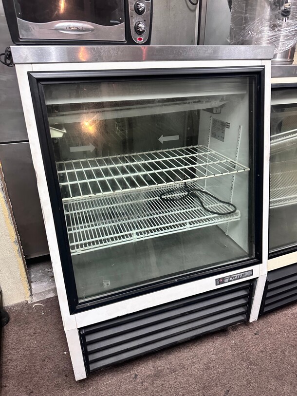 Certified Working TRUE TSID-36-2 36 Inch Refrigerated Deli Display Case 115 Volt NSF - Image 4 of 5