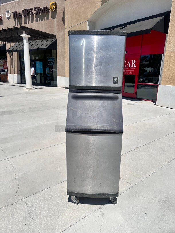 Manitowoc QY0374A 400 lb  Half Cube Ice Machine w/ Bin - 264 lb Storage, Air Cooled 115 Volt Working - Image 1 of 8