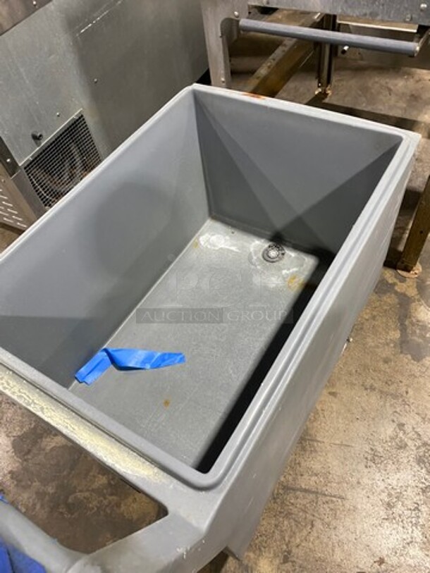 Hoshizaki Commercial Ice Maker Machine! With Follet Commercial Ice Transport System! All Stainless Steel! On Legs! Model: F450MAH SN: C17592L 115V 60HZ 1 Phase, Model: ITS500NS31 SN: E24932 - Image 7 of 9
