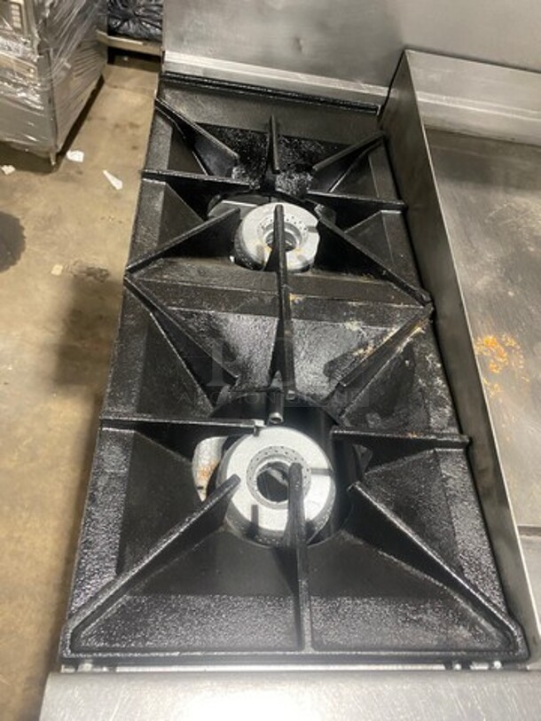 WOW! Vulcan Commercial Natural Gas Powered Flat Top Griddle With 2 Burner! Flat Griddle Has Side Splashes! With Raised Back Splash And Salamander Shelf! With Oven Underneath! All Stainless Steel! On Casters! Model: 48C2B36GN SN: 650094075 - Image 3 of 8