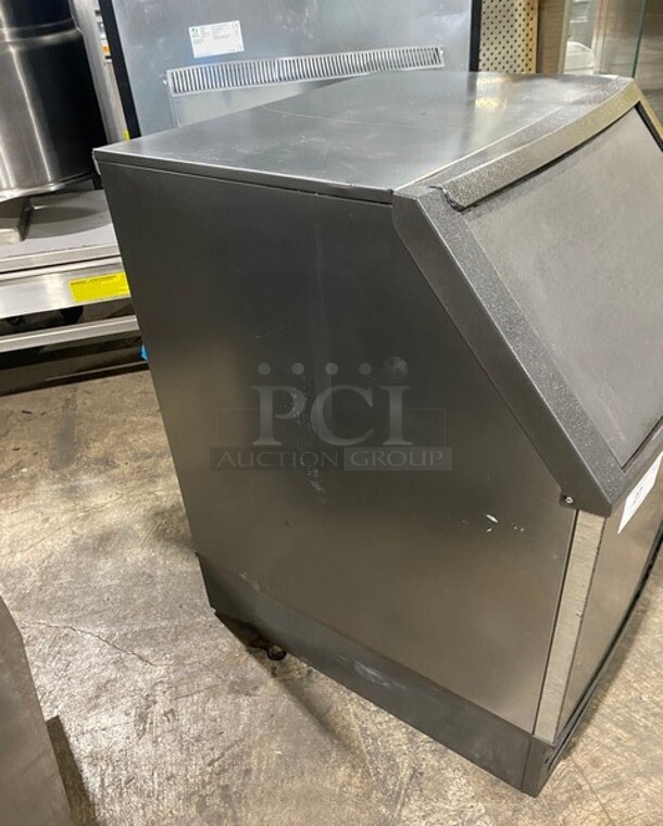 Manitowoc Stainless Steel Commercial Undercounter Self Contained Ice Machine!  MODEL UR0240A161B SN:310262383 115V 1PH - Image 3 of 9