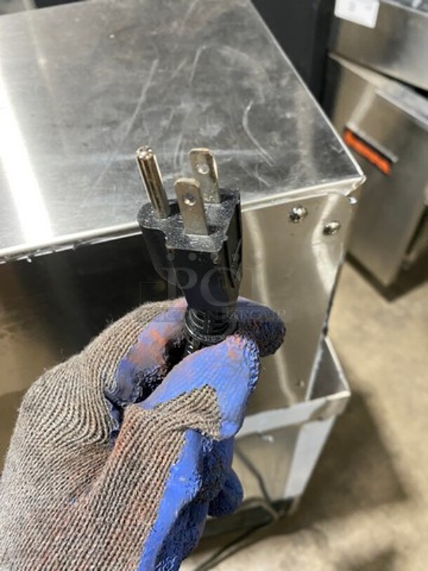 LATE MODEL! 2019 Commercial Refrigerated Sandwich Prep Table! With 2 Door Underneath Storage Space! Poly Coated Racks! All Stainless Steel! On Casters! Model: 48SPM 115V SN: 1119NARE0441 115V - Image 9 of 10