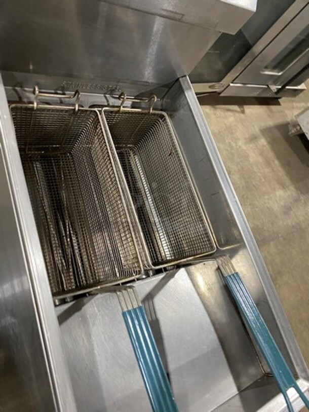 American Range Commercial Natural Gas Powered Deep Fat Fryer! With Backsplash! All Stainless Steel! On Legs! Model: AF50HE SN: 211020FO144 - Image 5 of 7