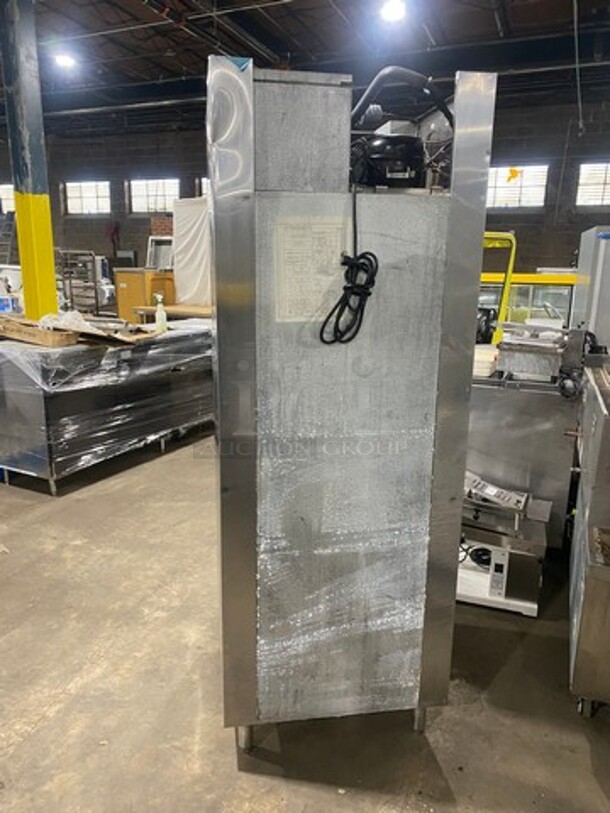 Traulsen Commercial Single Door Reach In Refrigerator! Solid Stainless Steel! On Legs! Model: RHT132WUTFHS SN: T92494D05 115V 60HZ 1 Phase - Image 3 of 9