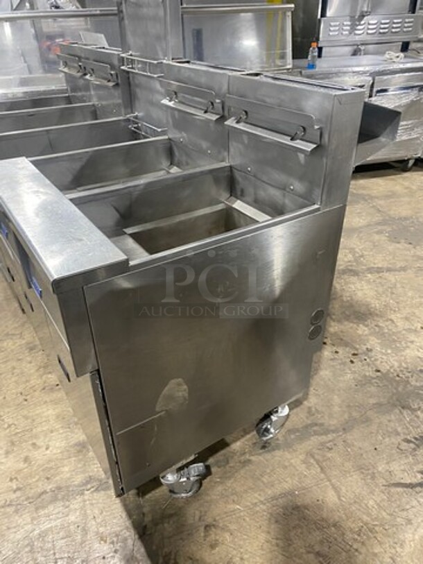 FAB! Pitco Frialator Commercial Natural Gas Powered 4 Bay Deep Fat Fryer! With Middle Fryer Basket Rack! With Oil Filter System! All Stainless Steel! On Casters! WORKING WHEN REMOVED! Model: SGH50 SN: G10HC034159 - Image 3 of 12