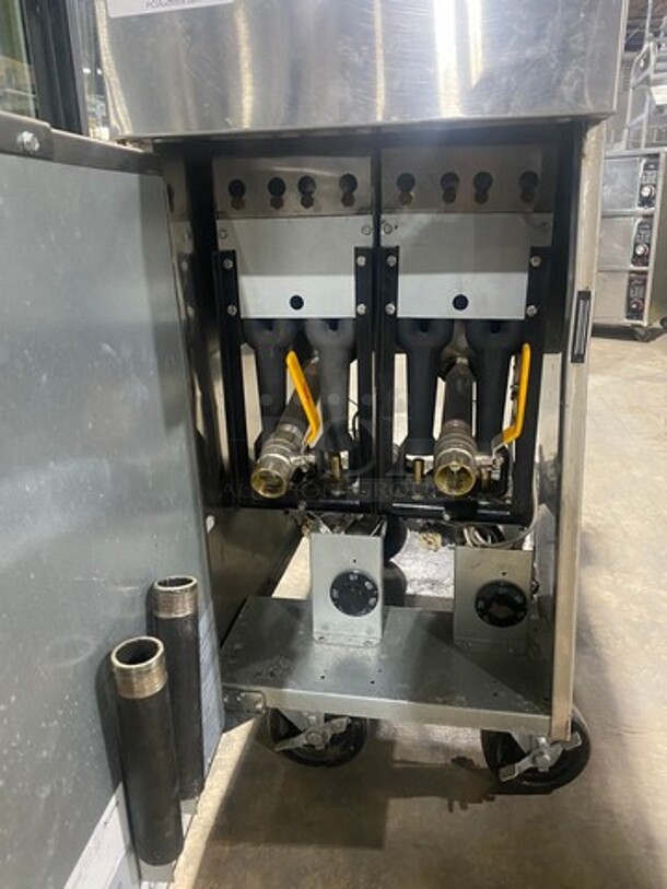 WOW! LATE MODEL! 2021 Sierra Commercial Natural Gas Powered Deep Fat Fryer! With 2 Metal Frying Baskets! With Backsplash! All Stainless Steel! On Casters! SN: 8102179082 - Image 5 of 10