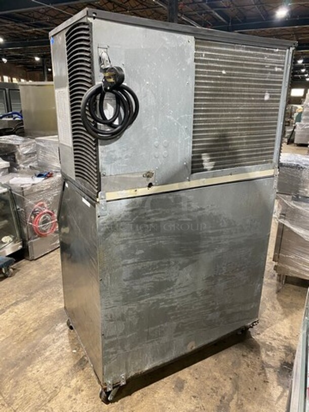Manitowoc Commercial Ice Maker Machine! With Commercial Ice Bin! All Stainless Steel! On Legs! Model: ID1802A261 SN: 1101196674 208/230V 60HZ 1 Phase! Not Working! - Image 4 of 7