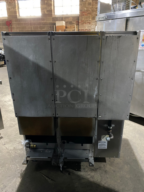 Southbend Commercial Natural Gas Powered 2 Bay Deep Fat Fryer! With Raised Back Splash And Small Salamander Shelf! With 4 New Frying Baskets! All Stainless Steel! On Casters! - Image 4 of 11