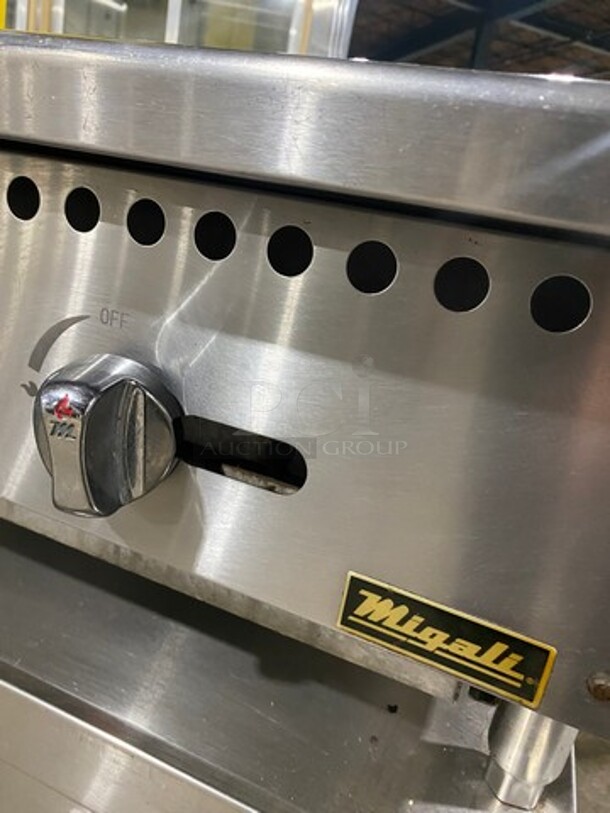 MAGALI Commercial Countertop Natural Gas Powered Char Broiler Grill! With Back And Side Splashes! All Stainless Steel! On Small Legs!Model: CCR36NG!  - Image 7 of 8