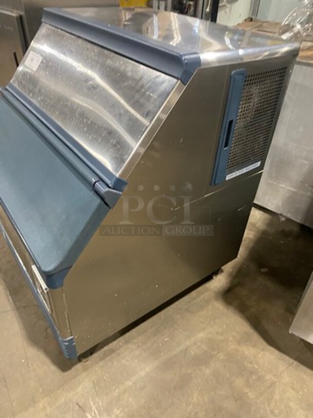 Blue Air Commercial Undercounter Ice Maker Machine! All Stainless Steel! On Legs! Model: BLUI250A SN: 25V1V01NB00013 120V 60HZ 1 Phase - Image 3 of 7