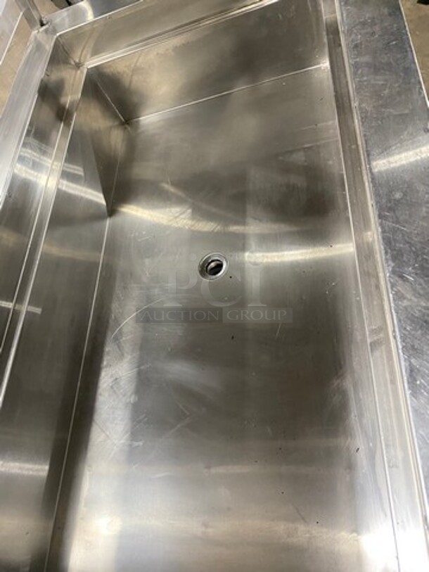 Vollrath Commercial Refrigerated Food Serving Station Counter/ Cold Pan! With Sneeze Guard! Stainless Steel Body! On Casters! Model: 3707600002CNA SN: B24200496413001 120V 60HZ 1 Phase - Image 5 of 8