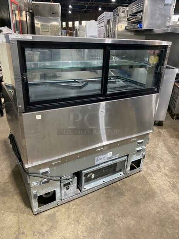 Structural Concepts Commercial Open Grab-N-Go Display Case Merchandiser! With Top Refrigerated Display Case Merchandiser! With Rear Access Doors! Model: NR4851RRSSV SN: 1316072HV338549 120V 60HZ 1 Phase - Image 4 of 9