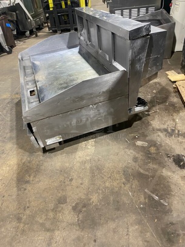 Lang Commercial Countertop Natural Gas Powered Mirror Shine Flat Top Griddle! With Thermostatic Controls! Built In Hood! With Back And Side Splashes! All Stainless Steel! On Legs! SELECTRONIC SERIES! - Image 2 of 10