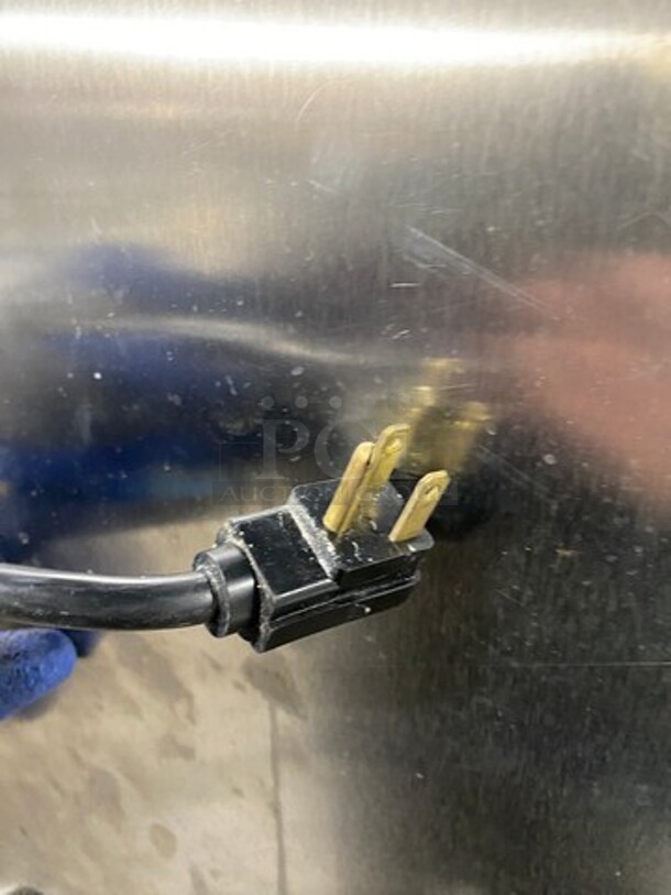 Traulsen Commercial Single Door Reach In Cooler! All Stainless Steel! On Casters! Working When Removed! Model: G10010 SN: T92741C15 115V - Image 9 of 9
