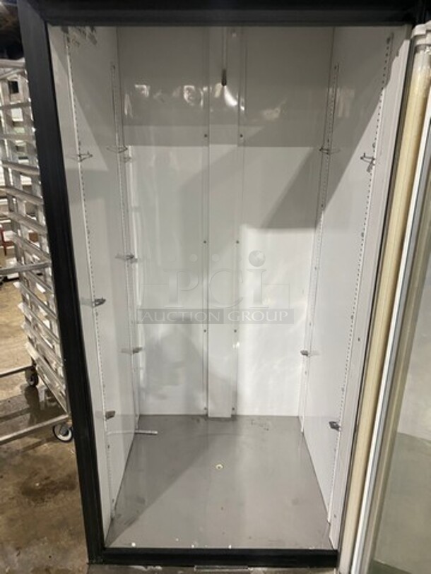 True Commercial Single Door Reach In Refrigerator Merchandiser! With View Through Door! Model: GDM26 SN: 4163902 115V 60HZ 1 Phase - Image 5 of 8