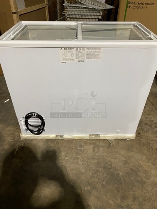 SCRATCH-N-DENT! Kelvinator Commercial Reach Down Freezer! Model: KCNF073WS SN: 95111795 115V - Image 4 of 10