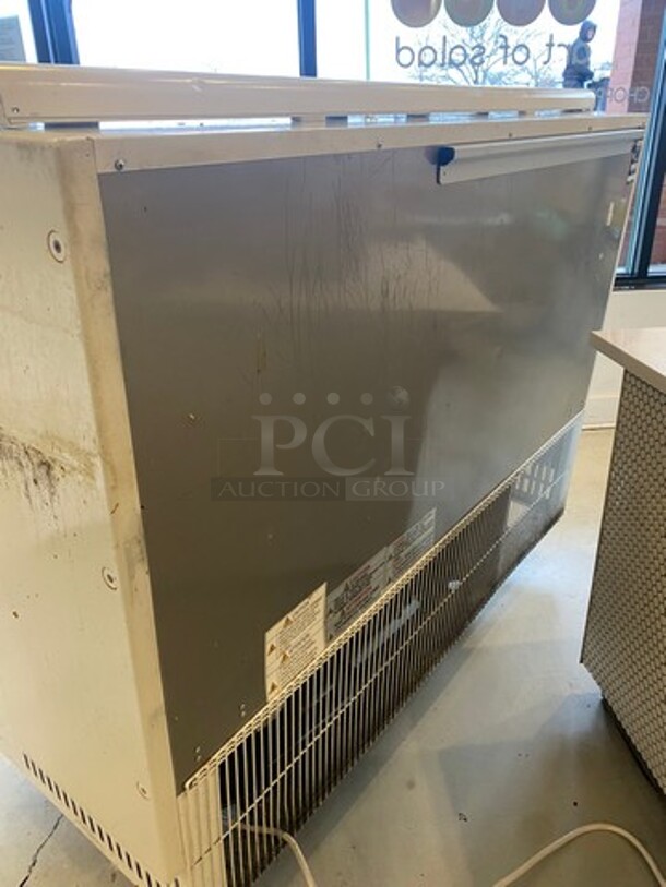 Turbo Air Commercial Refrigerated Open Grab-N-Go Display Case Merchandiser! With Front Cover! WORKING WHEN REMOVED! Model: TOM60LWN SN: H2TML60D1003 115V 60HZ 1 Phase - Image 4 of 9