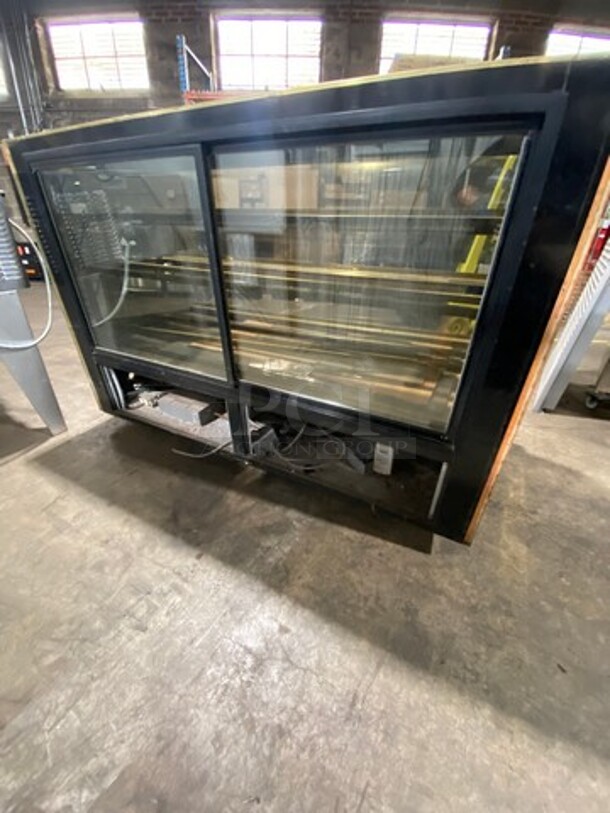 Commercial Refrigerated Bakery/ Deli Display Case Merchandiser! With Curved Front Glass! With Rear Access Doors! - Image 4 of 6