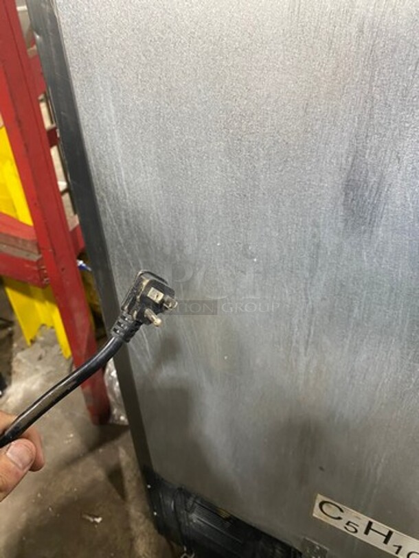 Atosa Commercial Single Door Reach In Cooler! With Poly Coated Racks! All Stainless Steel! On Casters! Model: MBF8505GR SN: MBF8505GRAUS100318082200C40028 115V 60HZ 1 Phase - Image 9 of 9