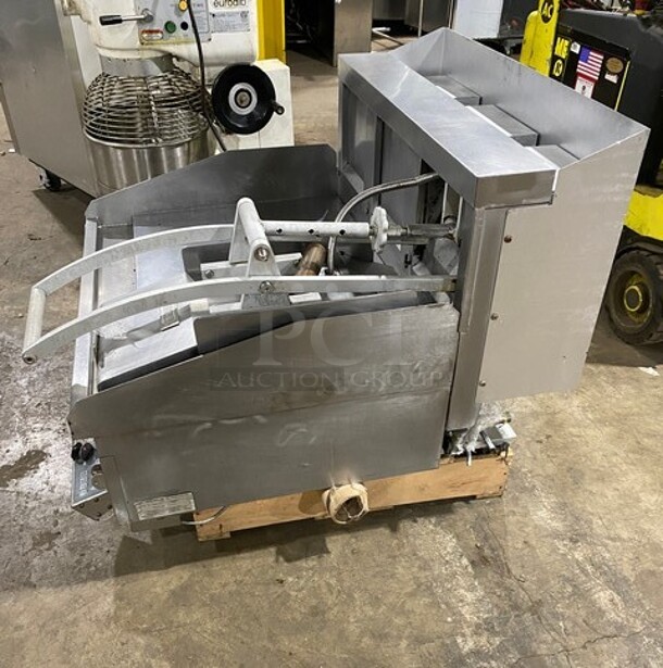 Lang Commercial Countertop Natural Gas Powered Flat Top Griddle With Clamshell Flat Hood Press! With Thermostatic Controls! Built In Hood! With Back And Side Splashes! All Stainless Steel! Model: 236SCHENSH SN:GT2360917A0013  - Image 3 of 11