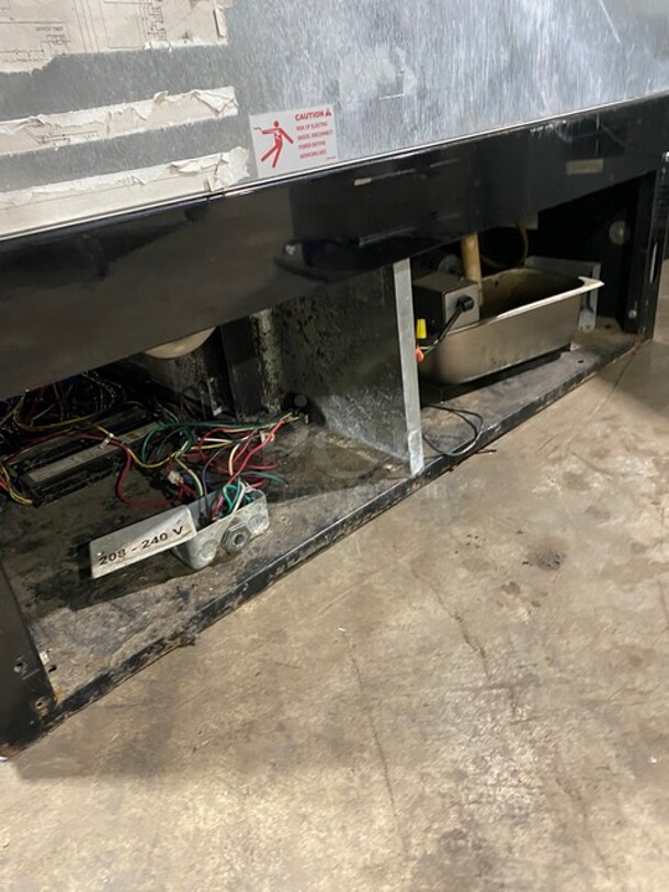 Amazing! FEDERAL Refrigerated Open Grab-N-Go Display Case Merchandiser! Model RSSM478SC-3 Serial 09090356630! 120/208/230V 1 Phase! - Image 7 of 7