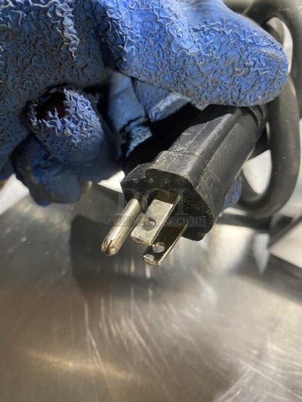 Waring Commercial Countertop Panini/Sandwich Supremo Grill! All Stainless Steel! Press With Flat Surface! Model: WFG250 120V - Image 9 of 9