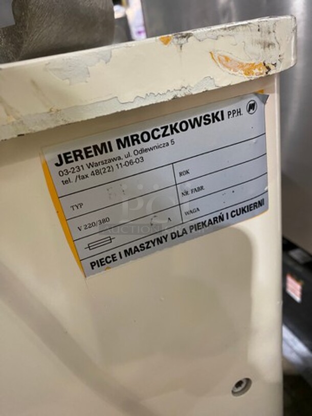 Jeremi Commercial Floor Style Heavy Duty Dough Divider! 220/380V - Image 9 of 10