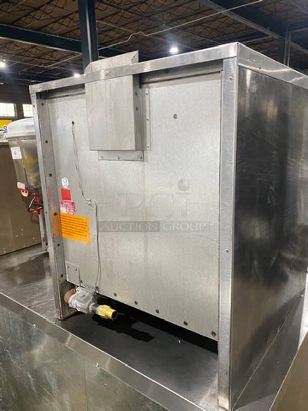 Castle Commercial Natural Gas Powered Pizza/ Baking Oven! All Stainless Steel! Model: P019 SN: 3L21 - Image 4 of 8