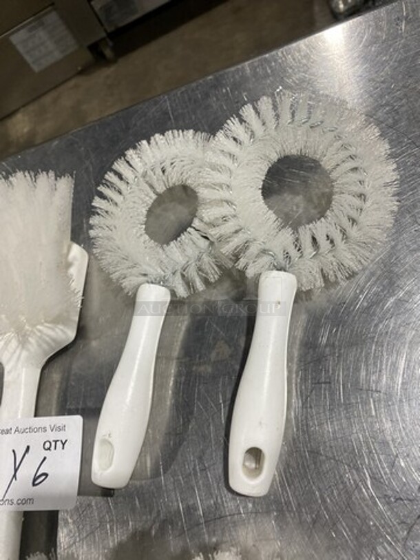 All One Money Assorted Cleaning Brushes!  - Image 2 of 4