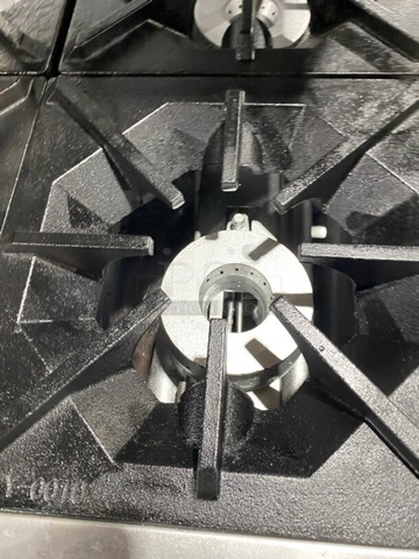 Cook Rite Commercial Natural Gas Powered 6 Burner Stove! With Raised Back Splash And Salamander Shelf! With Oven Underneath! Metal Oven Rack! All Stainless Steel! Model: AGR6B SN: AGR6BAUS100320062400C40001! Working When Removed! - Image 6 of 10