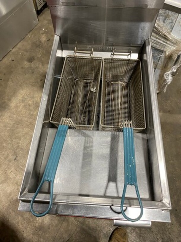 American Range Commercial Natural Gas Powered Deep Fat Fryer! With 2 Metal Frying Baskets! With Backsplash! All Stainless Steel! On Legs! Model: AF50HE SN: 211020FO351 - Image 5 of 11