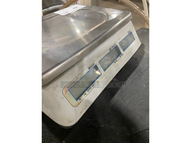 Detecto D30 Computing Scale. Stainless Steel Platform. Front and Rear Backlit LCD Displays! - Image 4 of 6