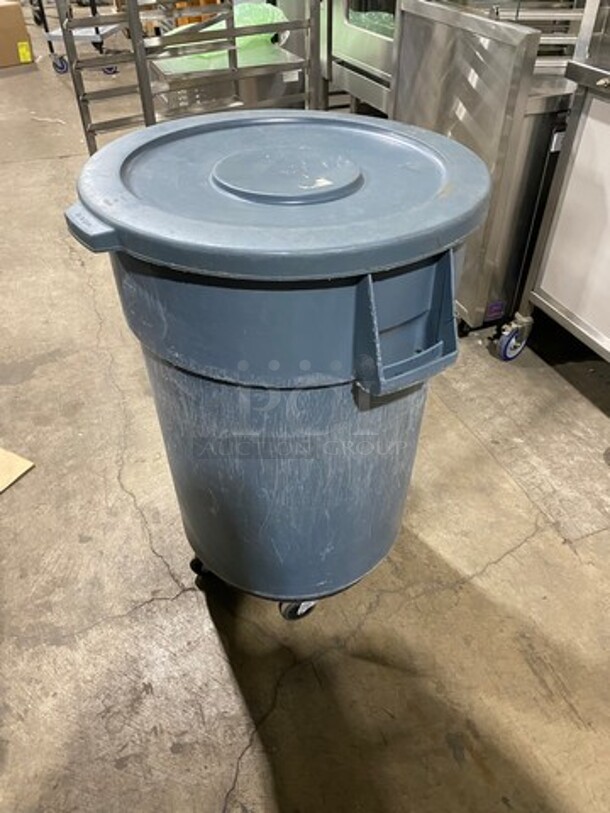Grey Poly Trash Can! With Lid! On Dolly! - Image 4 of 8