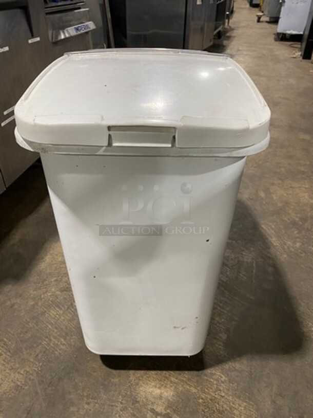 Rubbermaid White Poly Ingredient Bin! With Clear Lid! On Casters! - Image 3 of 8