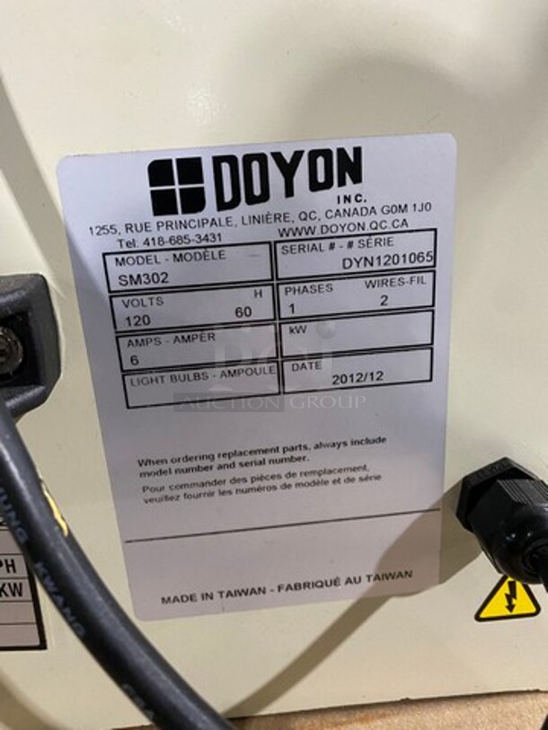SWEET! Doyon Commercial Countertop Bread Loaf Slicer! Model: SM302 SN: DYN1201065 120V 60HZ 1 Phase - Image 8 of 11
