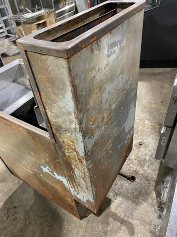 PITCO Frialator! Stainless Steel Commercial Natural Gas Deep Fat Fryer W/ Side Splash And Backsplash! On Legs! - Image 4 of 8