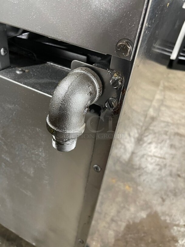 Nice! All Stainless Steel Natural Gas Powered Combo Range! 2 Burner With 36 Inch Flat Top  Griddle! With Two Ovens Underneath! On Commercial Casters! - Image 10 of 10