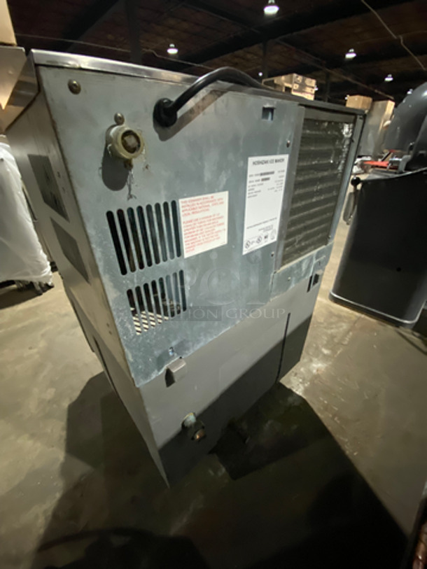 Hoshizaki Commercial Air-Cooled Ice Machine! On Legs! Model: KM-250BAF SN: N14051F 115/120V 60HZ 1 Phase - Image 4 of 8