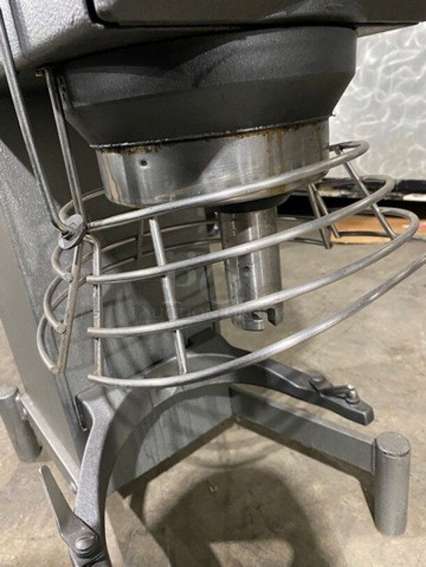 Welbilt Varimixer Commercial 20 Qt Planetary Mixer! Model: W20 SN: 1014050004 115V 60HZ 1 Phase - Image 6 of 12