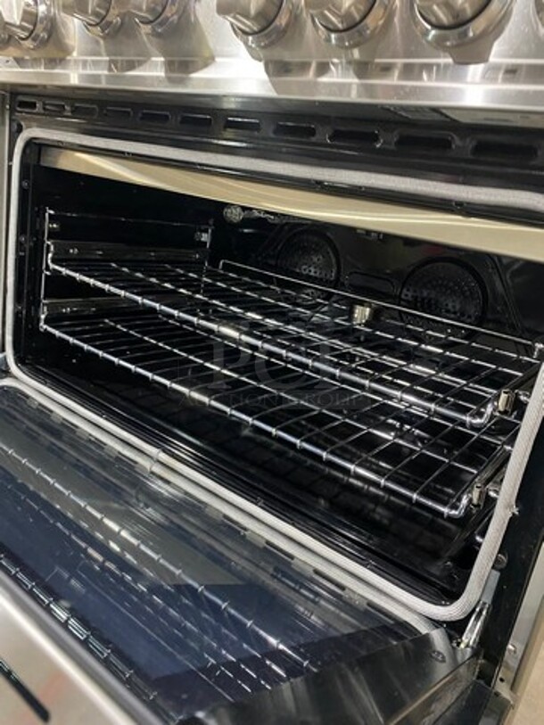NICE! VIKING Gas Powered 6 Burner Stove! With Oven Underneath! Stainless Steel!                        - Image 6 of 10