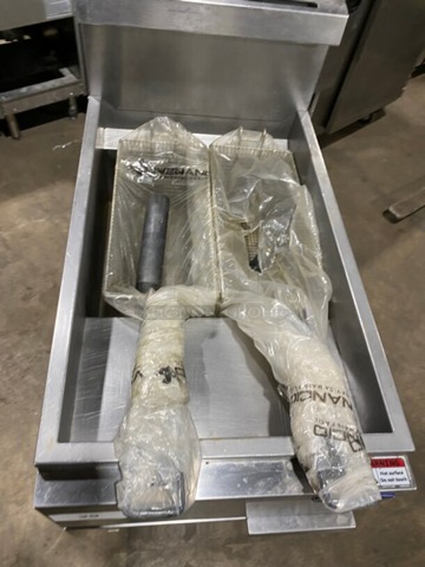 Cook Rite Commercial Natural Gas Powered Deep Fat Fryer! With Backsplash! With 2 Metal Frying Baskets! All Stainless Steel! On Legs! Model: ATFS40 - Image 5 of 9