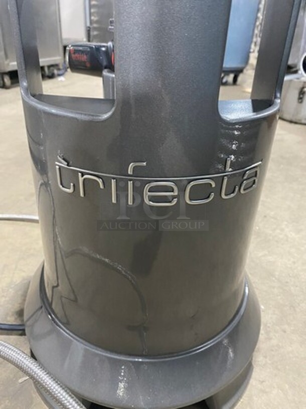 Bunn Commercial Countertop Barista Crafted Single Cup Coffee Brewer! Model: TRIFECTA - Image 3 of 5