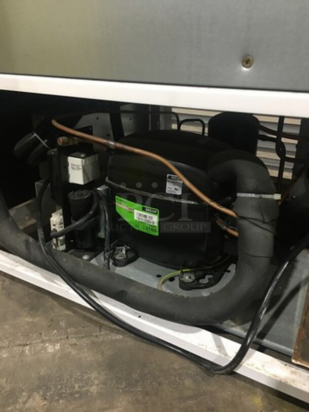 LATE MODEL! 2018 Universal Coolers Igloo Commercial Refrigerated Grab-N-Go Open Case Merchandiser! WORKING WHEN RREMOVED! Model: POC63 SN: NS243247 115V - Image 10 of 12